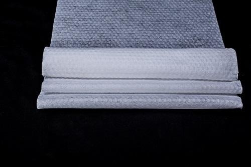 購入 Ecoの友好的な35gsm SpunlaceのNonwovenの生地の強い水吸収の木材パルプの生地 online manufacture
